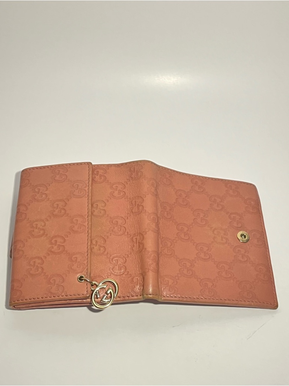 Gucci Compact Bifold Wallet GG Embossed Pink Shima Leather with Gold Charm - Picture 4 of 11